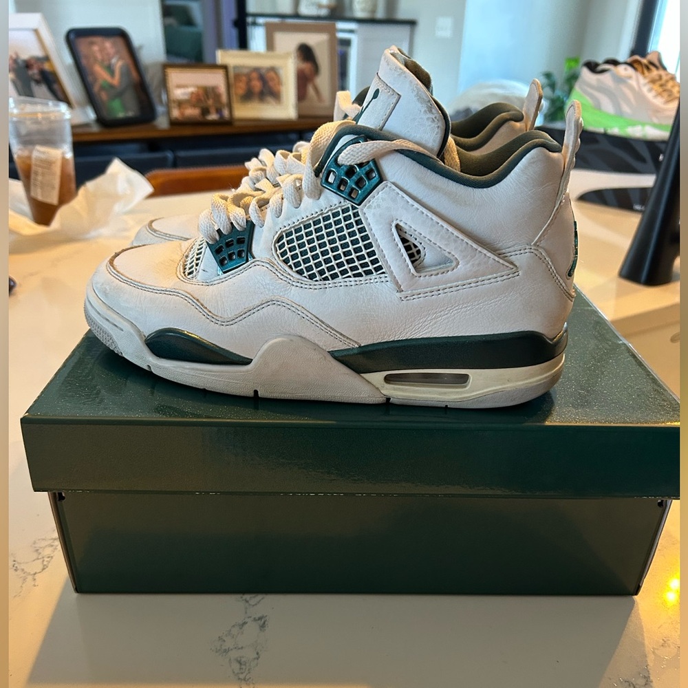 Jordon 4, White and Dark Green High-Top Athletic Shoes